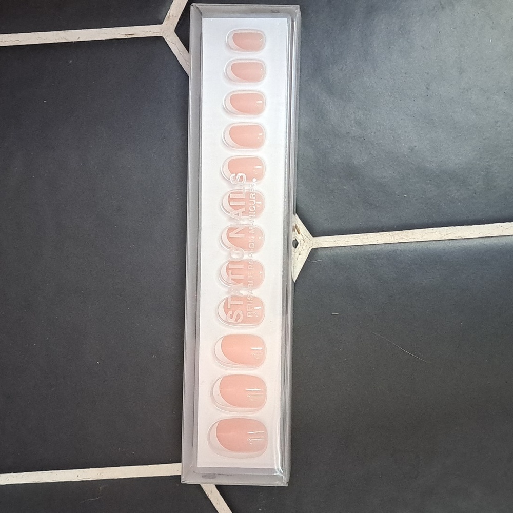 Static Nails- Curved French round